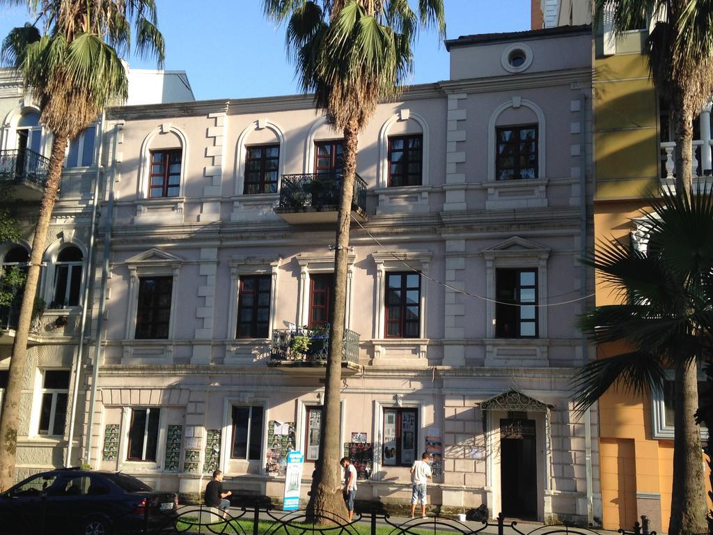 Appartamento Cheap And Chic Batumi Esterno foto