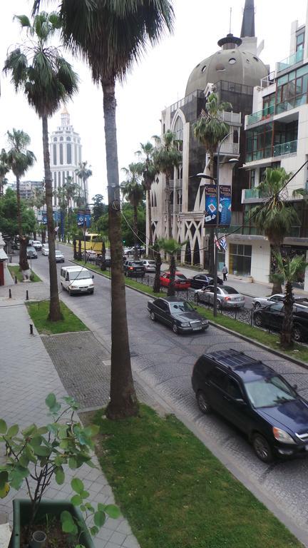 Appartamento Cheap And Chic Batumi Esterno foto