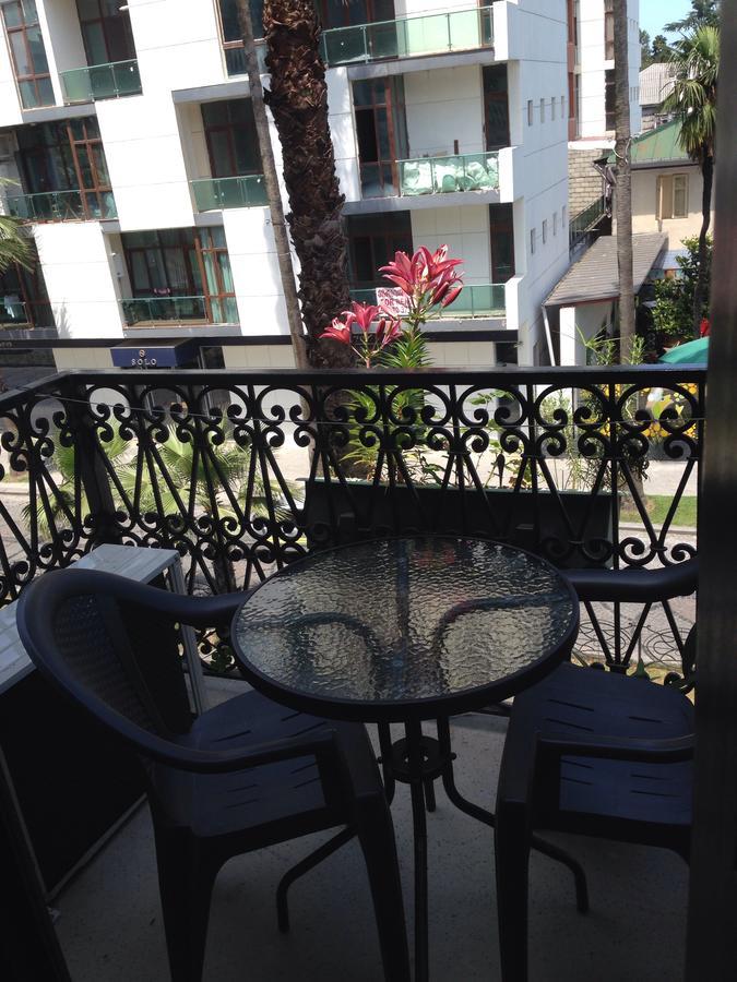 Appartamento Cheap And Chic Batumi Esterno foto